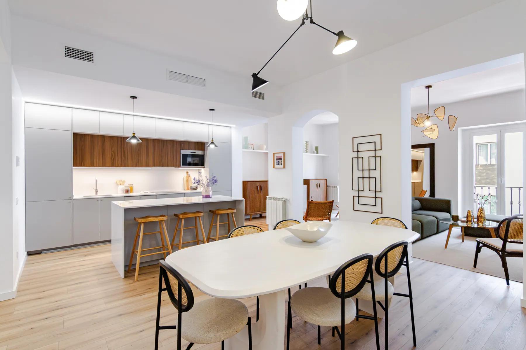 Comedor y cocina del proyecto Montera 11.