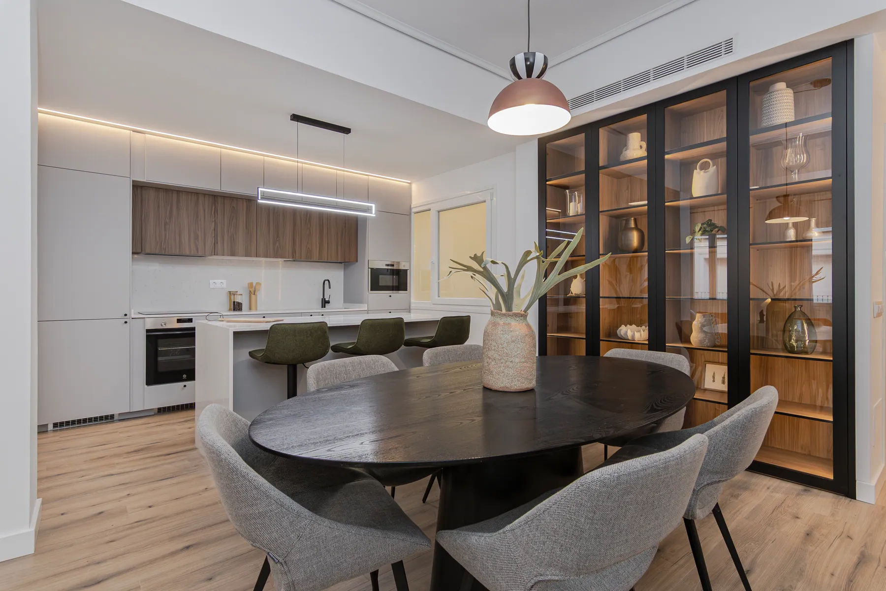 Dining and kitchen area from the Huertas 53 project.